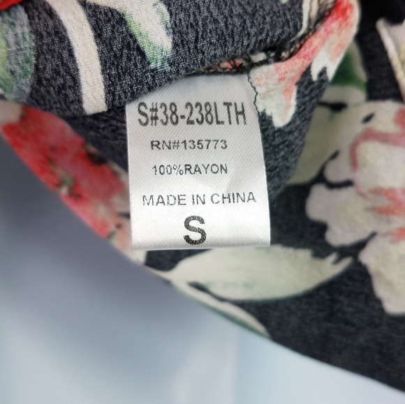 Vici floral button down tie front top - Picture 8 of 8